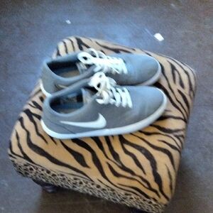 Nike Men's Gray Canvas Sneakers with White Swoosh